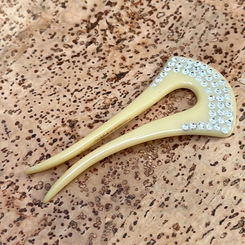 Beautiful acrylic or fake-lite (?) hairpin pre-1970!